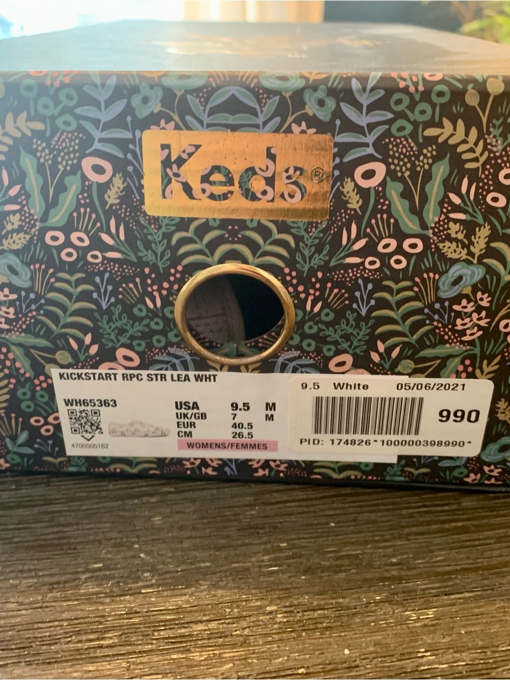 Keds 9.5 Rifle & Co Sneakers with Strawberry-Pattern